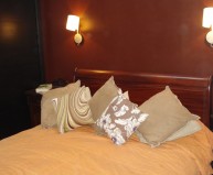 5 - Mahogony_sleigh_bed_in_loft_suite